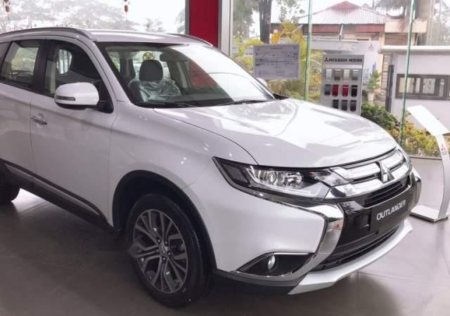 Bán xe Mitsubishi Outlander 2.0 STD năm sản xuất 2019, màu trắng, 807.5tr0