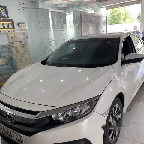 Bán Honda Civic 1.8E sản xuất 2018, màu trắng0