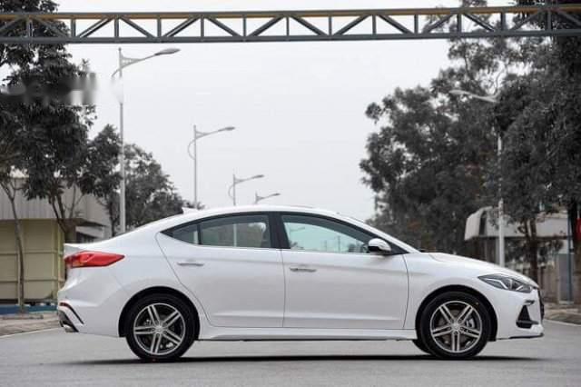 Bán Hyundai Elantra có sẵn, giao ngay