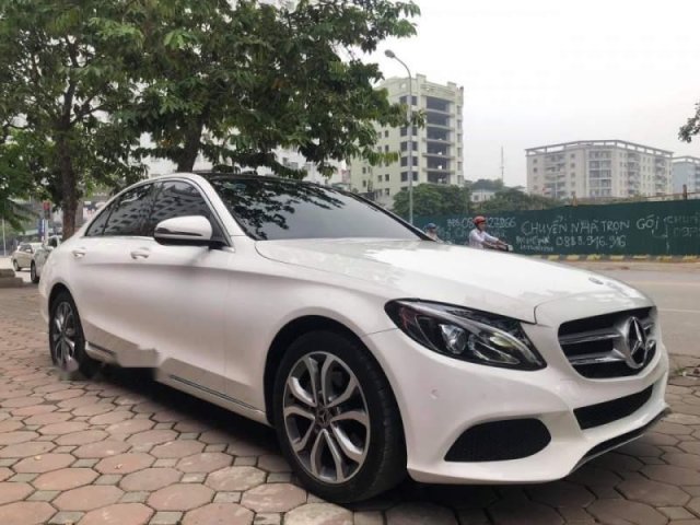 Cần bán xe Mercedes C200 năm 2018, màu trắng, xe nhập, biển tỉnh