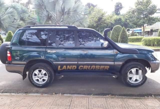 Bán xe Toyota Land Cruiser năm sản xuất 2004, nhập khẩu nguyên chiếc, chính chủ tên tư nhân0