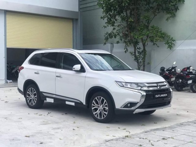 Bán xe Mitsubishi Outlander 2019, màu trắng0