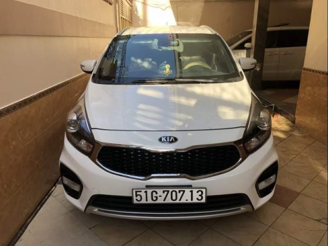 Bán xe Kia Rondo 2018, màu trắng, xe sử dụng còn mới 99%