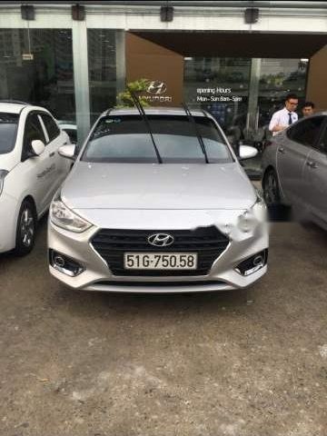 Bán Hyundai Accent sản xuất 2018, màu bạc, giá tốt