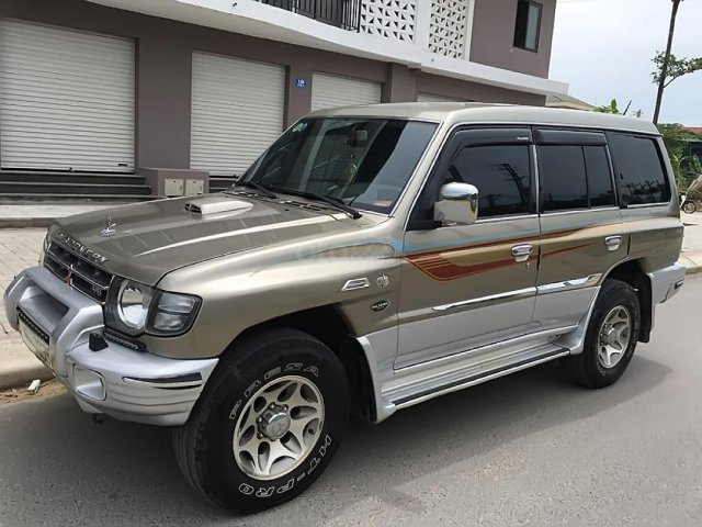 Bán Mitsubishi Pajero Supreme đời 2004, màu vàng còn mới0