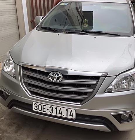 Cần bán xe Toyota Innova E đời 2016, màu bạc chính chủ, giá chỉ 615 triệu