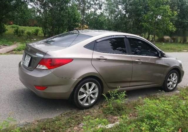 Cần bán Hyundai Accent năm sản xuất 2012, màu xám, nhập khẩu0