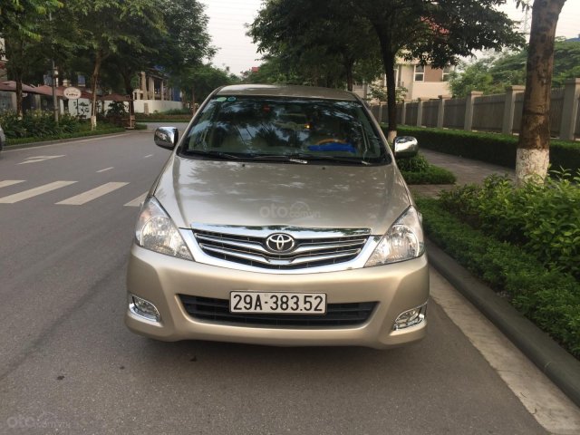 Chính chủ tôi cần bán chiếc xe Toyota Innova 2.0G 2011, số sàn, màu cát, LH 0986328400