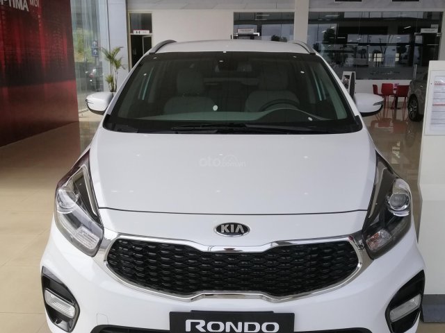 Bán Kia Rondo năm sản xuất 2018, màu trắng