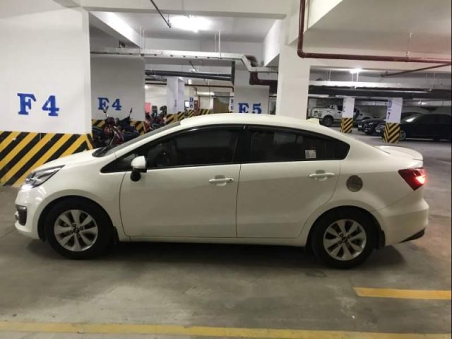 Cần bán Kia Rio sản xuất 2016, màu trắng, số tự động, bảo dưỡng định kì