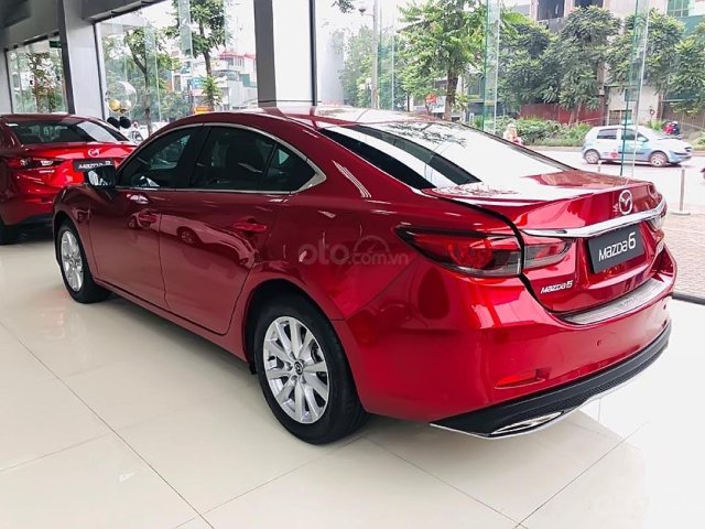 Cần bán xe Mazda 6 2.0L đời 2019, màu đỏ