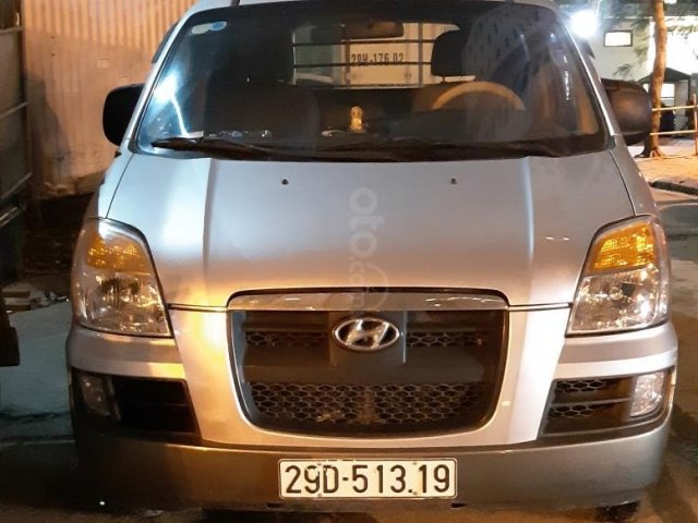 Cần bán Hyundai Starex đời 2004, màu bạc, nhập khẩu0