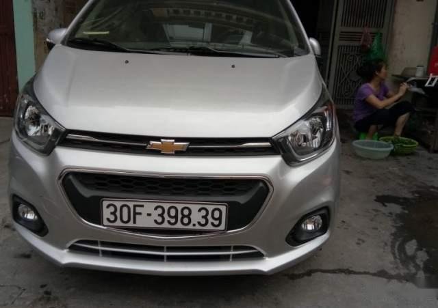 Chính chủ bán Chevrolet Spark MT năm 2018, màu bạc0