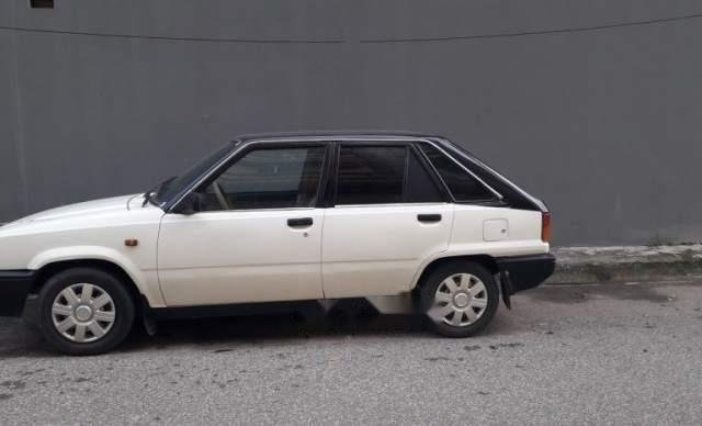 Bán ô tô Toyota Corolla 1984, màu trắng, máy ngon, điều hoà mát