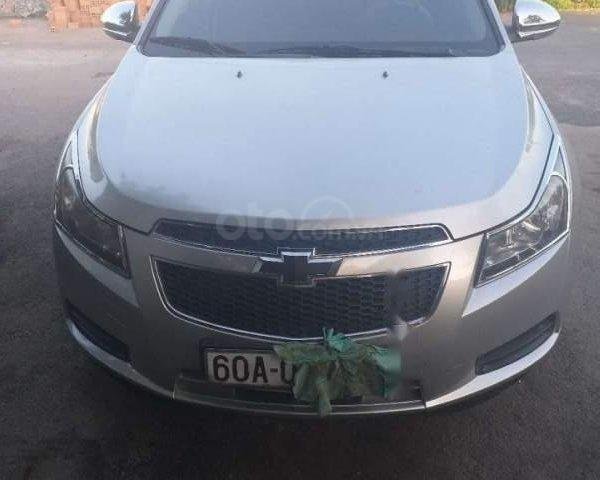 Cần bán gấp Chevrolet Cruze LS 1.6 MT 2010, màu bạc số sàn, 285tr