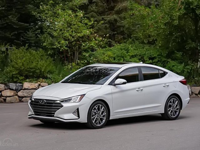 Bán ô tô Hyundai Elantra năm sản xuất 2019, màu trắng, giá 655tr