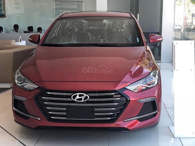 Bán xe Hyundai Elantra đời 2018, màu đỏ, giá 680tr0