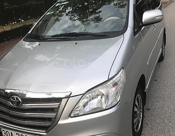 Bán Toyota Innova 2.0E năm 2015, màu bạc chính chủ, 552 triệu0