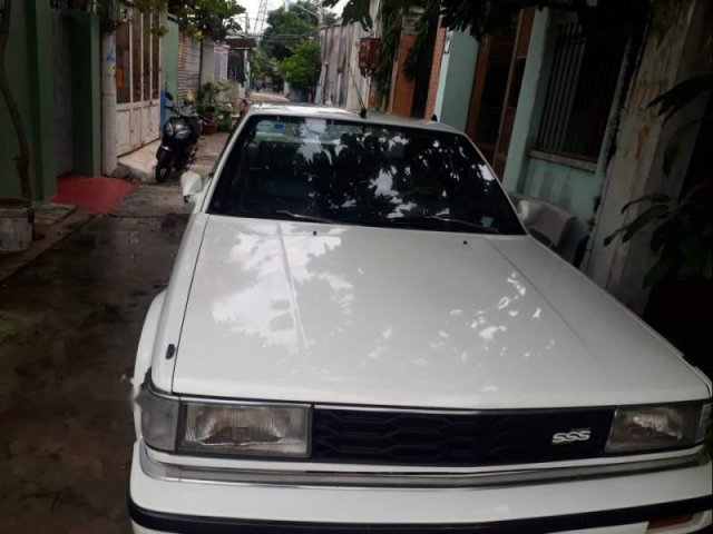 Bán xe Nissan Bluebird năm 1985, màu trắng, máy lạnh tê tái0