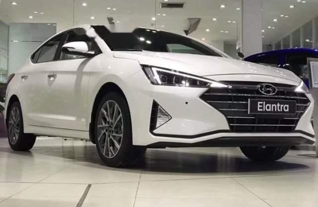 Cần bán xe Hyundai Elantra đời 2019, màu trắng, 699 triệu