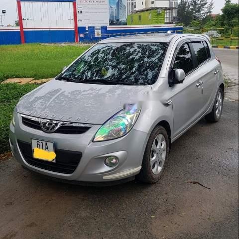 Bán Hyundai i20 2010, màu bạc, nhập khẩu, 340tr0