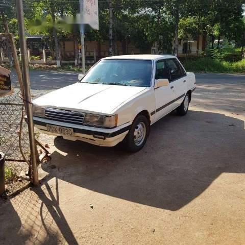 Cần bán Toyota Camry năm sản xuất 1984, màu trắng, giá tốt0