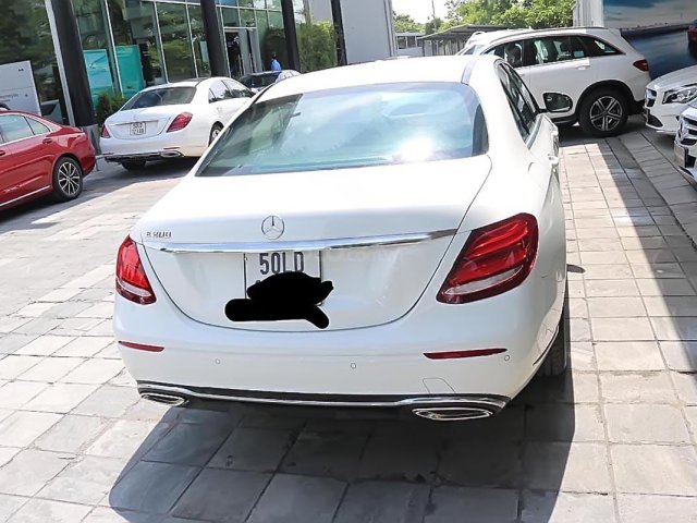 Cần bán lại xe Mercedes E200 đời 2018, màu trắng