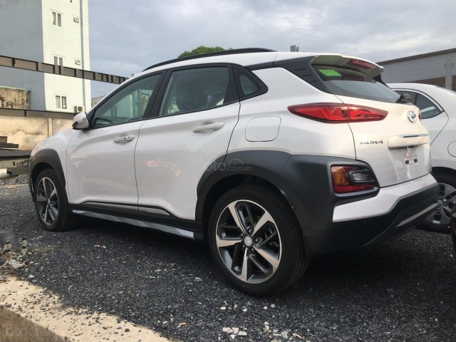 Cần bán xe Hyundai Kona 1.6AT-GDI sản xuất năm 2019, màu trắng