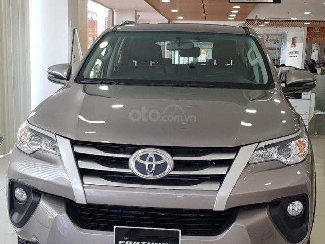 Cần bán Toyota Fortuner số tay đời 2019, màu đồng ánh kim, xe giao ngay0