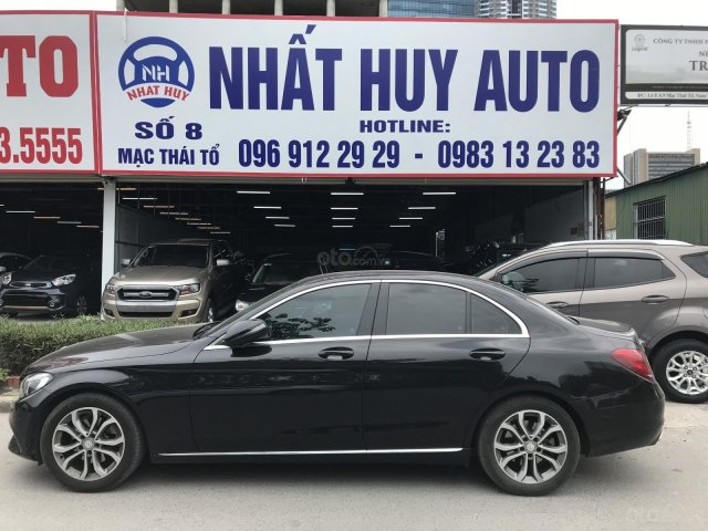 Bán Mercedes C200 năm sản xuất 2016, màu đen0