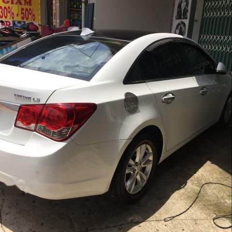 Bán xe Chevrolet Cruze năm 2015, màu trắng, xe nhập, giá 395tr0