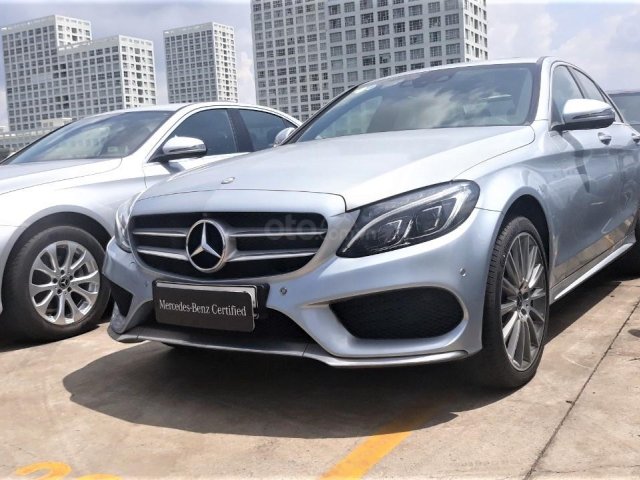 Bán Mercedes-Benz C300 AMG 2019, 19 km, chính hãng, KM tết 2020