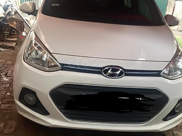 Cần bán Hyundai Grand i10 màu trắng, số sàn, động cơ 1.2, đời 2017 bản đủ0