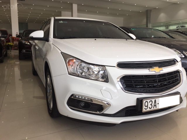 Bán Chevrolet Cruze LT 1.6MT 2017, màu trắng0