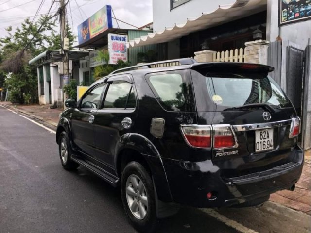 Bán Toyota Fortuner năm sản xuất 2011, màu đen0