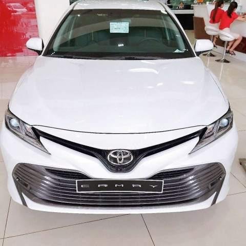 Bán Toyota Camry 2.0 đời 2019, màu trắng, nhập khẩu  0