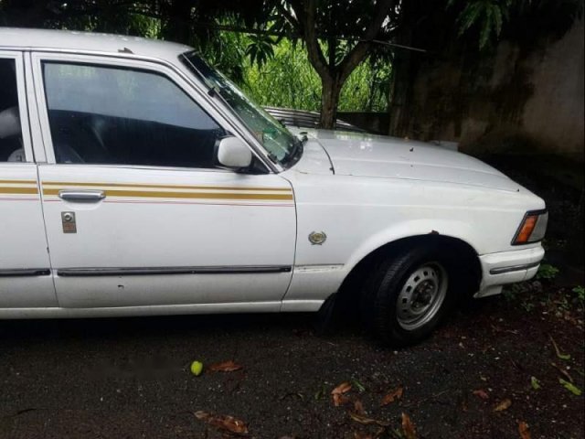 Cần bán gấp Toyota Corolla năm sản xuất 1985, màu trắng, nhập khẩu nguyên chiếc, giá cạnh tranh0