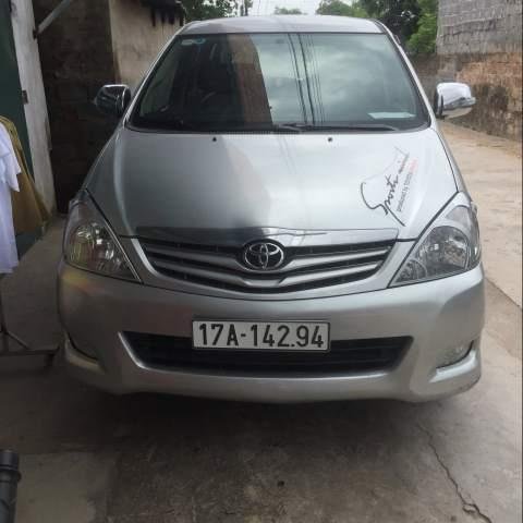 Cần bán Toyota Innova sản xuất năm 2008, màu bạc