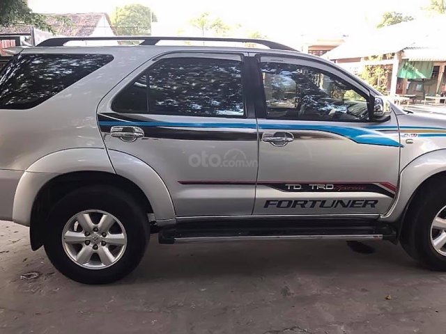 Cần bán xe Toyota Fortuner sản xuất năm 2011, xe đẹp0