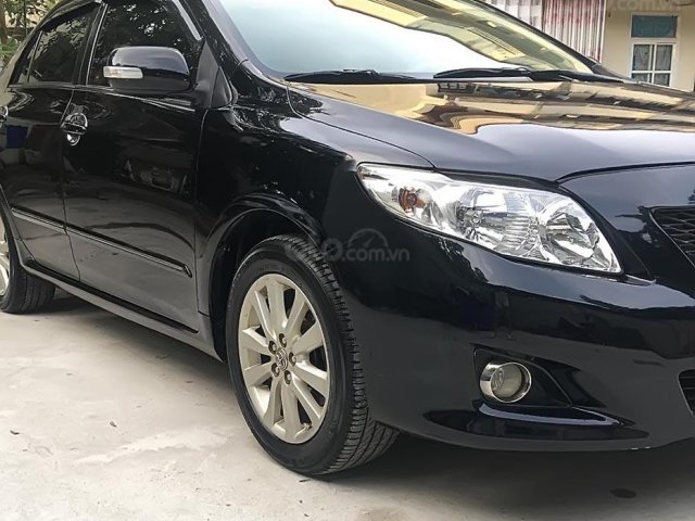 Bán Toyota Corolla altis năm 2010, màu đen, xe ít đi nên còn rất đẹp0