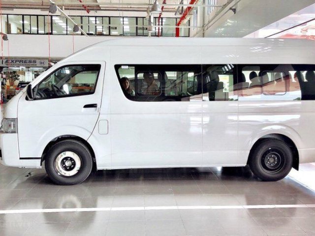 Bán xe Toyota Hiace nhập khẩu màu trắng, màu bạc giao xe ngay khuyến mãi hấp dẫn0