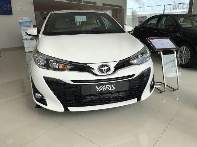 Toyota Yaris mới 100% nhập Thái Lan, màu trắng, màu đỏ giao ngay giảm giá lớn0