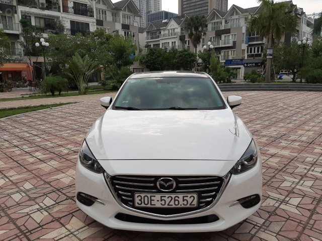 Cần bán Mazda 3 Facelift 1.5AT 2017, màu trắng như mới, giá 648tr0