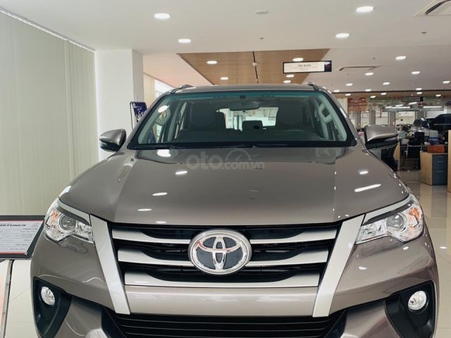 Bán xe Toyota Fortuner màu đồng 2.4G số sàn 2019 giao xe ngay