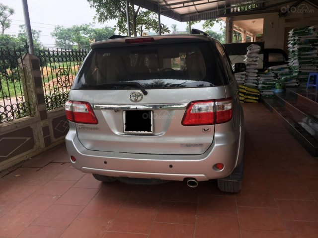 Bán Toyota Fortuner V đời 2011, màu bạc0