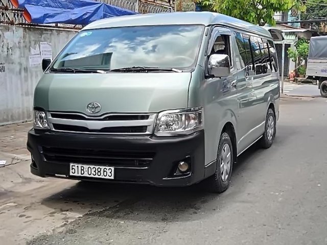 Cần bán Toyota Hiace năm sản xuất tháng 12/2011 máy dầu