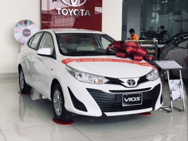 Cần bán xe Toyota Vios đời 2019, màu trắng, giao xe nhanh0
