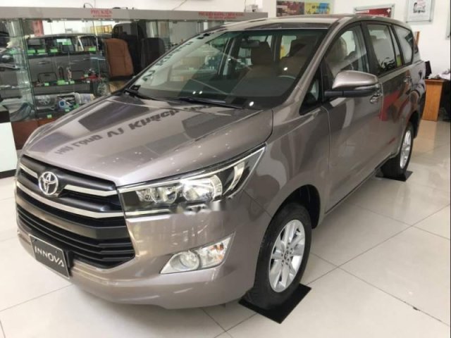 Cần bán Toyota Innova năm 2019, màu xám, nhập khẩu