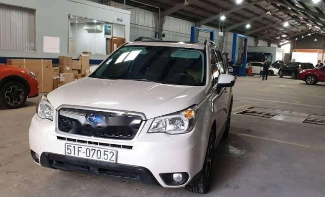 Cần bán gấp Subaru Forester đời 2014, màu trắng, nhập khẩu, 800 triệu