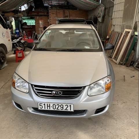 Gia đình bán Kia Cerato đời 2008, màu bạc, giá 220tr